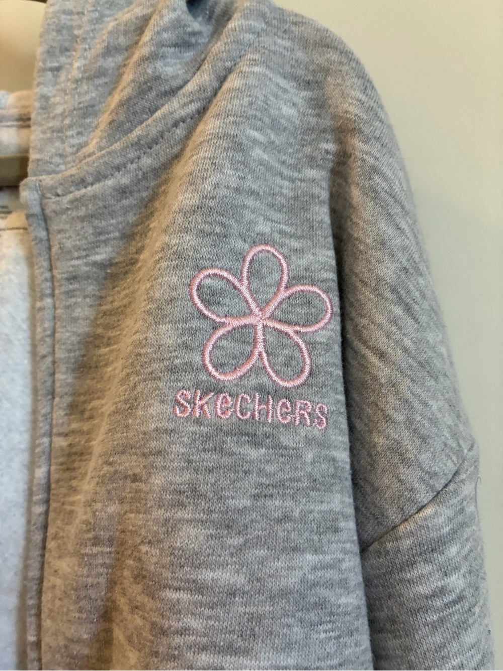 Skechers Light Gray Hoodie with Pink Flower Logo -Size 3T - Like New - Picture 3 of 6